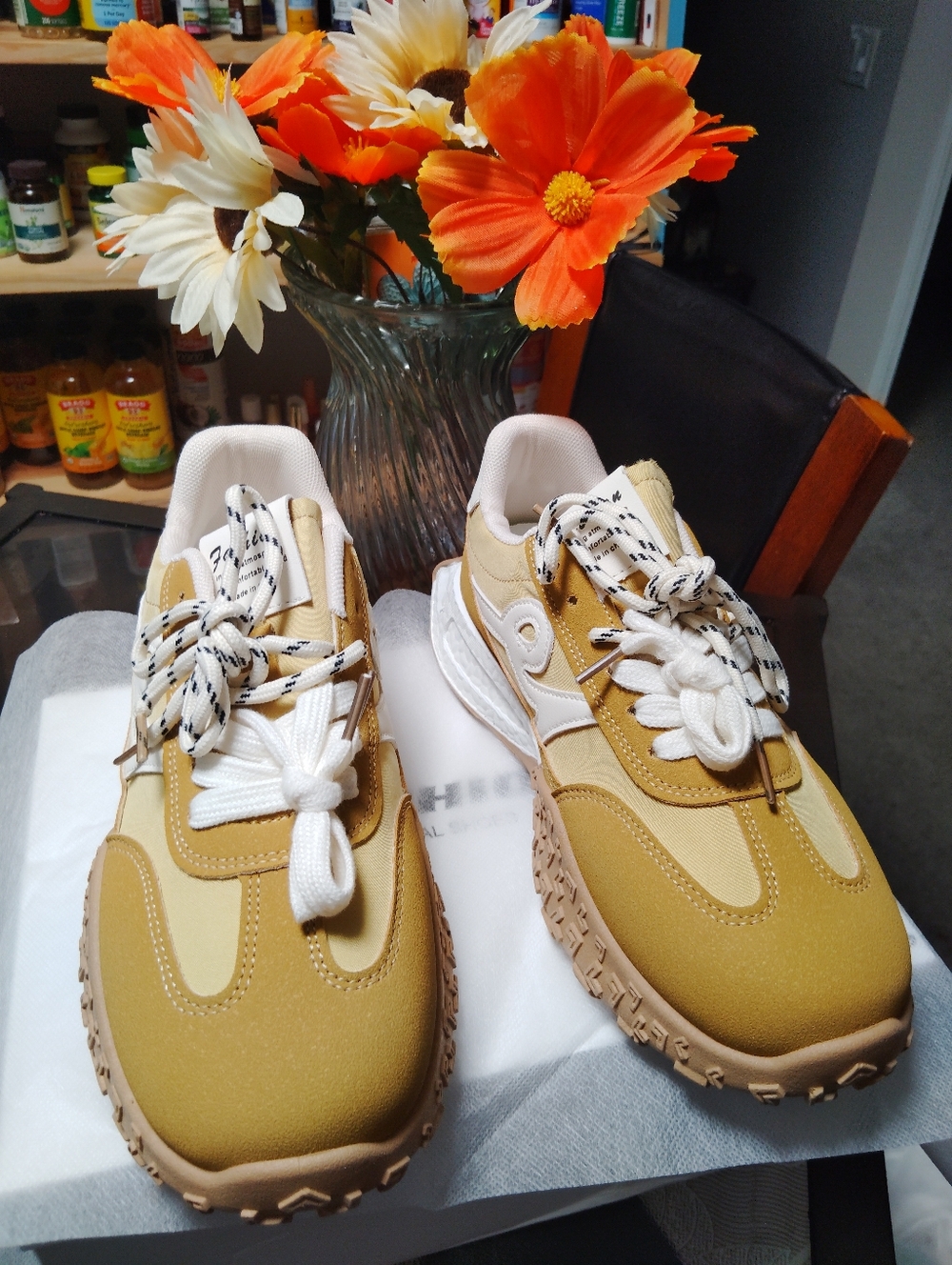 **" CASUAL TAN & WHITE FASHION SNEAKERS**💛🤍💛🤍💲💲💲💲💲 - Picture 5 of 13